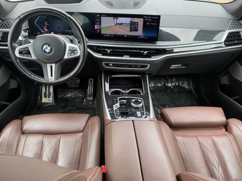 Used 2023 BMW X7 M60i w/ Executive Package image 17