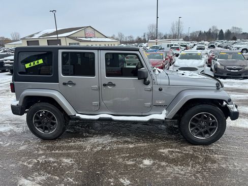 Used 2013 Jeep Wrangler Unlimited Sahara w/ Dual Top Group image 4