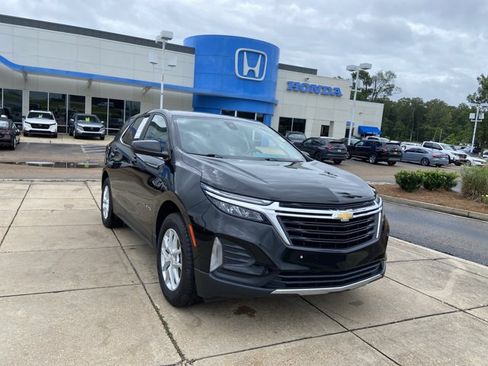 Used 2023 Chevrolet Equinox LT AWD/4WD image 2