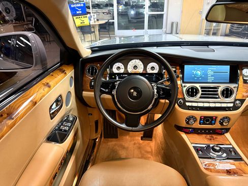 Used 2011 Rolls-Royce Ghost Sedan image 12