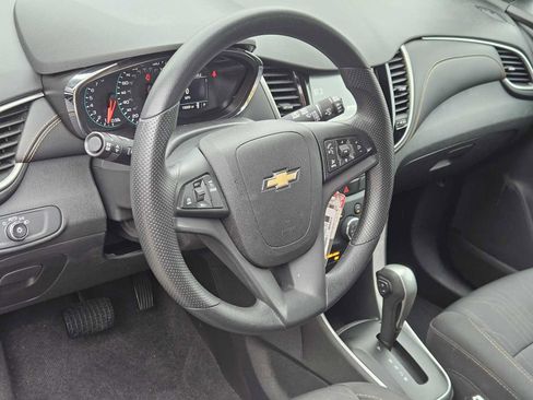 Used 2017 Chevrolet Trax LT w/ Driver Confidence Package image 2