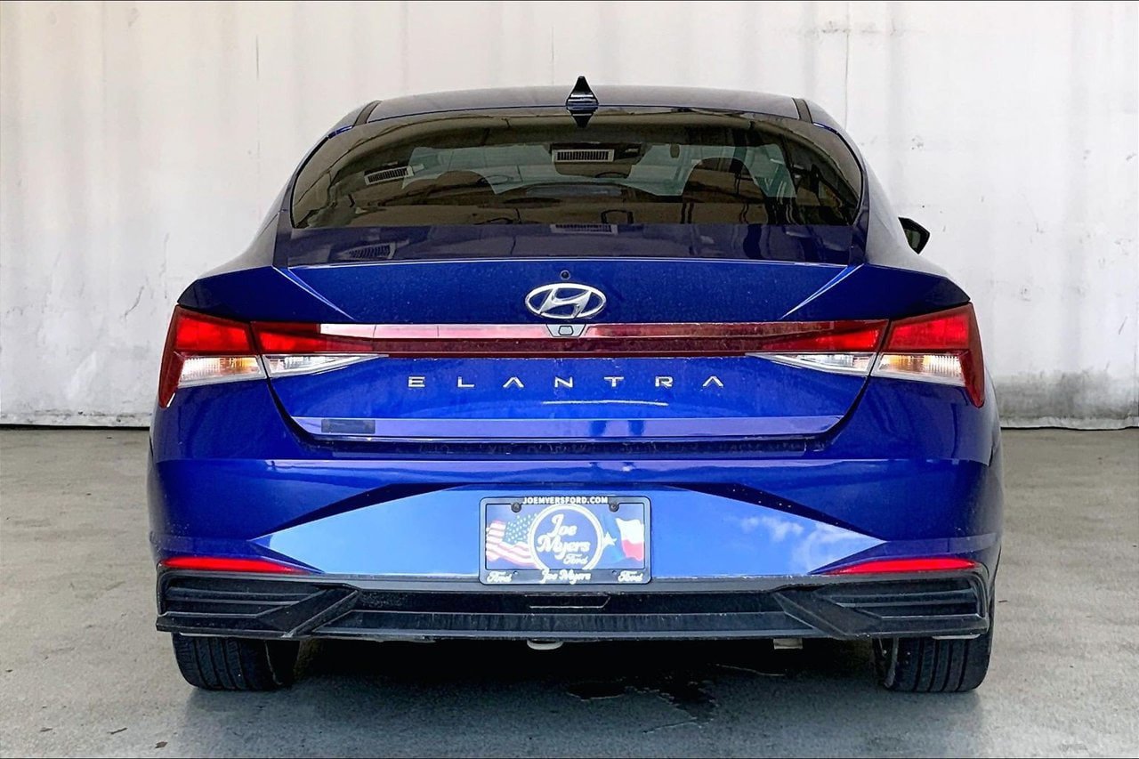 Used 2023 Hyundai Elantra SEL w/ Convenience Package FWD image 4