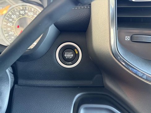 Used 2024 RAM 2500 Laramie AWD/4WD image 19
