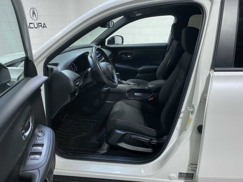 Used 2025 Honda HR-V Sport image 2