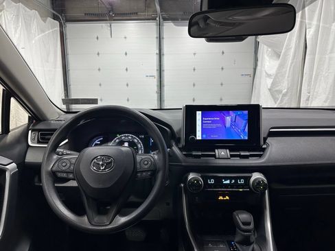 Used 2025 Toyota RAV4 XLE AWD/4WD image 16