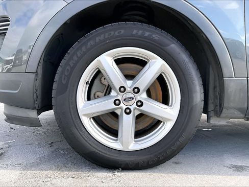 Used 2019 Ford Explorer XLT FWD image 8