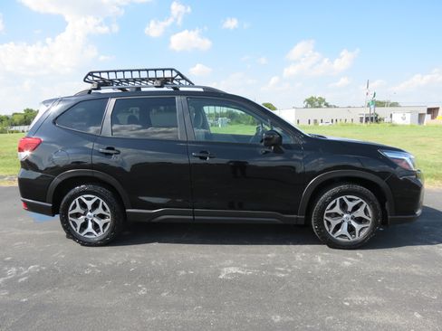 Used 2020 Subaru Forester Premium image 4