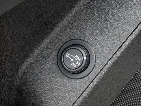 Used 2024 Chevrolet Equinox LT FWD image 18