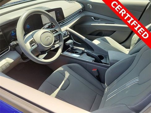 Used 2024 Hyundai Elantra SEL image 2