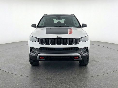 Used 2025 Jeep Compass Trailhawk AWD/4WD image 2