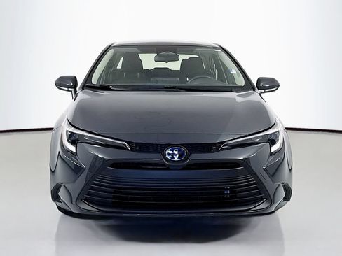 Used 2025 Toyota Corolla LE FWD image 2