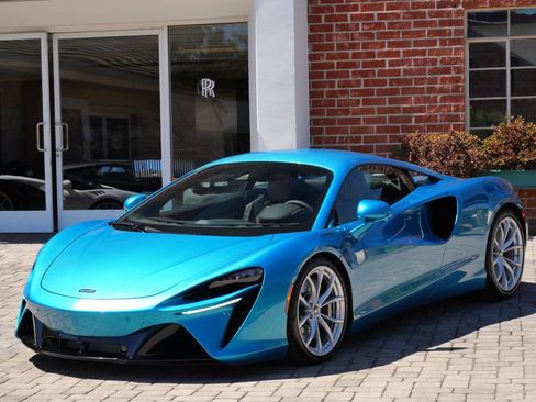Used 2026 McLaren Artura RWD image 16