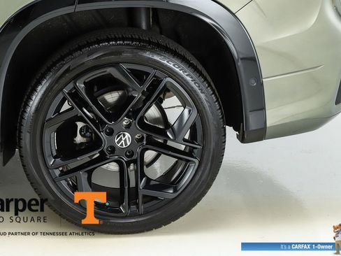 Used 2025 Volkswagen Tiguan SE R-Line image 6