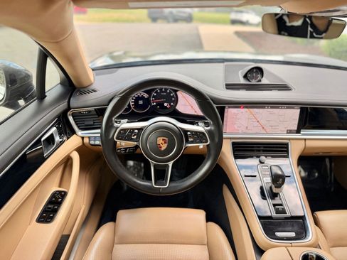 Used 2018 Porsche Panamera image 42