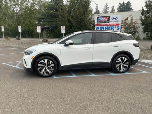 Used 2024 Volkswagen ID.4 2WD image 2