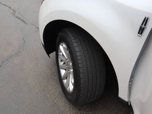 Used 2014 Lincoln MKX AWD w/ Equipment Group 102A image 21
