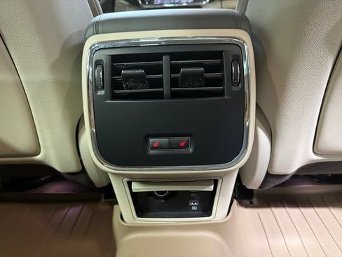 Used 2020 Lincoln Continental w/ Premium Package FWD image 9