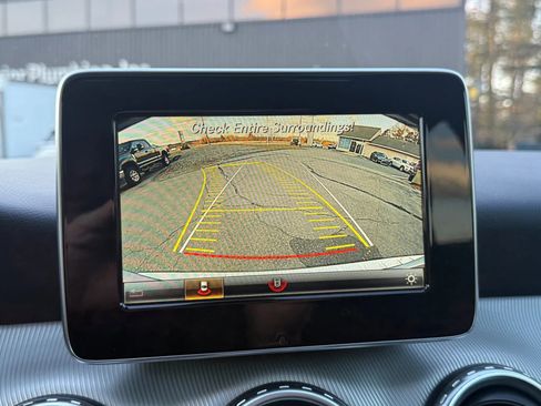 Used 2017 Mercedes-Benz GLA 250 4MATIC image 33