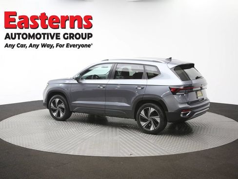 Used 2025 Volkswagen Taos SE AWD/4WD image 61