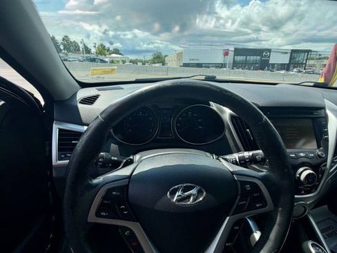Used 2012 Hyundai Veloster w/ Style Pkg FWD image 11