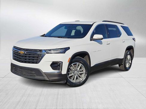 Used 2023 Chevrolet Traverse LT image 1