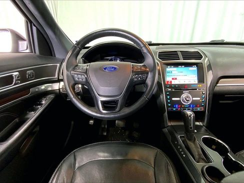 Used 2017 Ford Explorer Limited w/ Equipment Group 301A FWD image 14