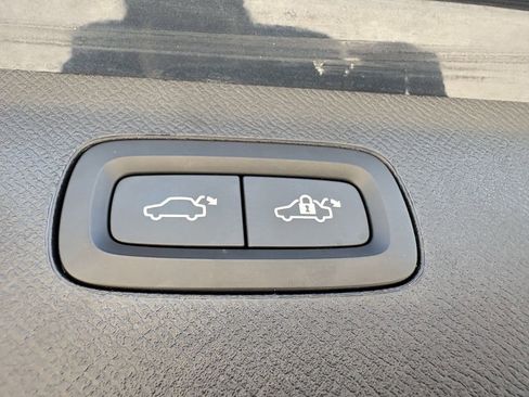 Used 2022 Volvo XC90 T6 Momentum w/ Advanced Package image 29