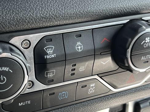 Used 2024 Jeep Wrangler Unlimited AWD/4WD image 29