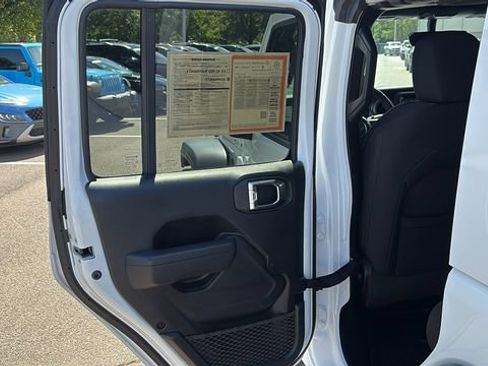 Used 2022 Jeep Wrangler Unlimited Sport w/ Sun And Sound Package AWD/4WD image 19