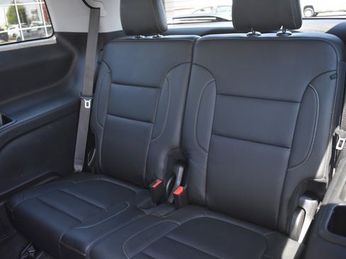 Used 2023 GMC Acadia SLT FWD image 19