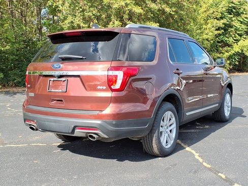 Used 2018 Ford Explorer XLT image 19