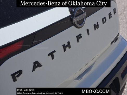 Used 2023 Nissan Pathfinder Platinum AWD/4WD image 9