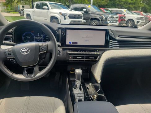 Used 2025 Toyota Camry XLE FWD image 16