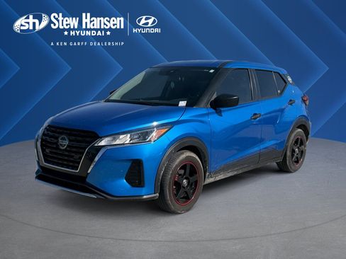 Used 2021 Nissan Kicks S image 1