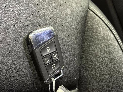 Used 2023 Volkswagen Atlas SE image 25