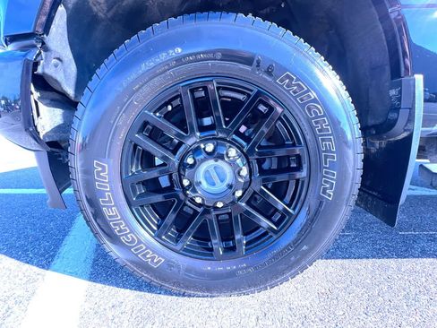Used 2022 Ford F350 Lariat w/ Black Appearance Package AWD/4WD image 10