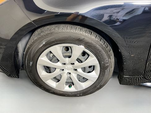 Used 2025 Toyota Corolla LE FWD image 13