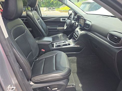 Used 2020 Ford Explorer XLT w/ Equipment Group 202A AWD/4WD image 15