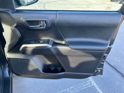 Used 2020 Toyota Tacoma Limited image 27