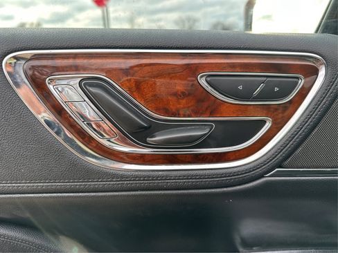 Used 2020 Lincoln Continental FWD image 32