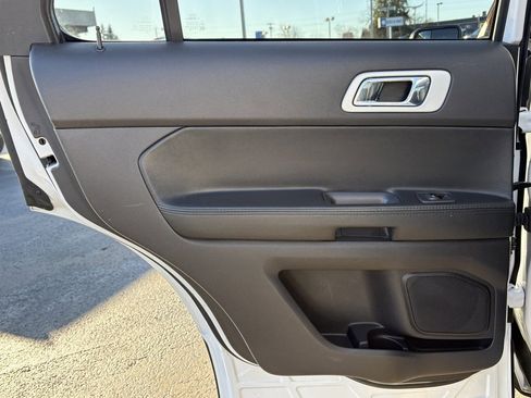 Used 2013 Ford Explorer XLT image 33