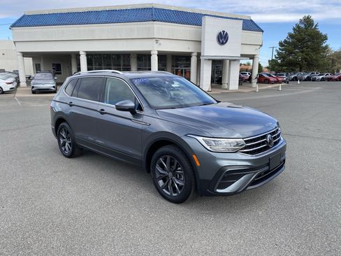 Certified 2022 Volkswagen Tiguan SE w/ Panoramic Sunroof Package image 46