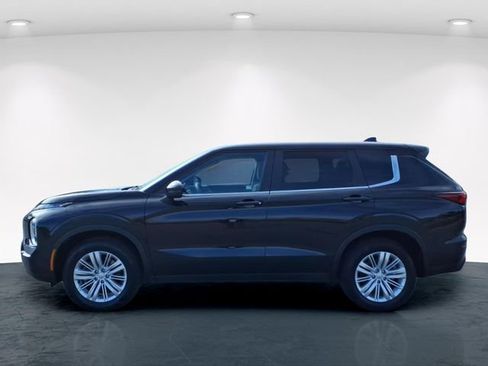 Used 2024 Mitsubishi Outlander ES image 13