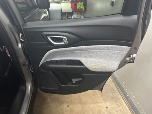 Used 2023 Jeep Compass Latitude AWD/4WD image 19