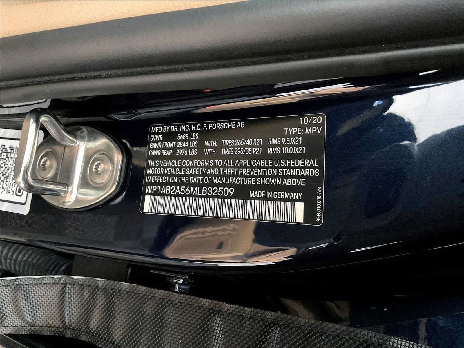 Certified 2021 Porsche Macan S w/ Premium Package Plus AWD/4WD image 36