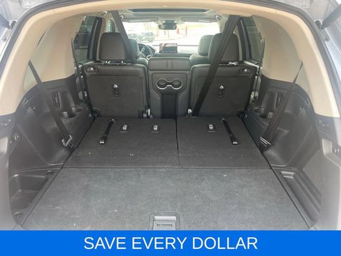 Used 2023 Honda Pilot Touring image 6