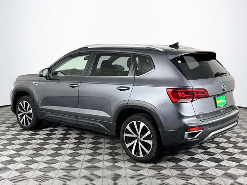 Used 2022 Volkswagen Taos SE FWD image 6