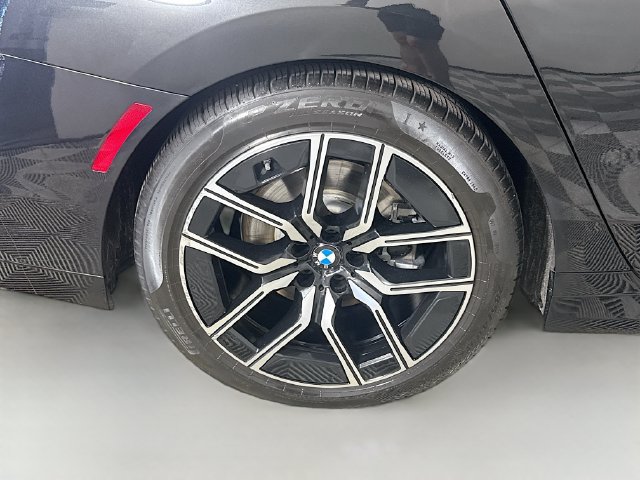 Used 2026 BMW 740i xDrive AWD/4WD image 32