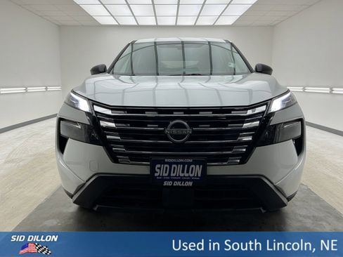 Used 2025 Nissan Rogue S image 2