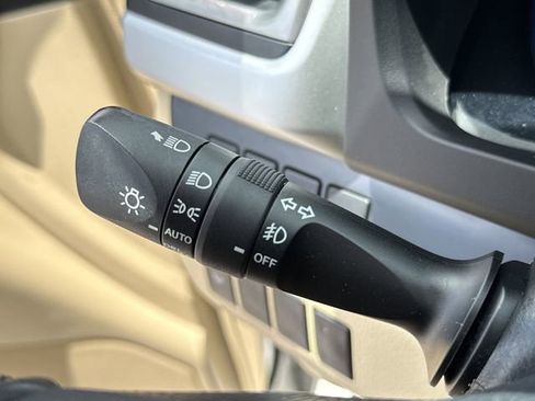 Used 2019 Toyota Highlander XLE AWD/4WD image 33